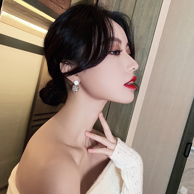 Anting Panjang Bentuk Persegi Aksen Berlian Untuk Wanita