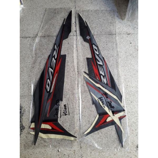 (siap kirim) striping sticker motor honda Revo lama velg jari - jari  2008 body lancip