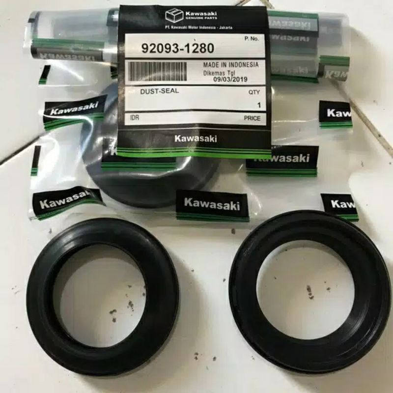 UK 33 SIL SEAL TUTUP DEBU KAWASAKI KLX 150 NINJA R 150 NINJA RR ISI 2PCS