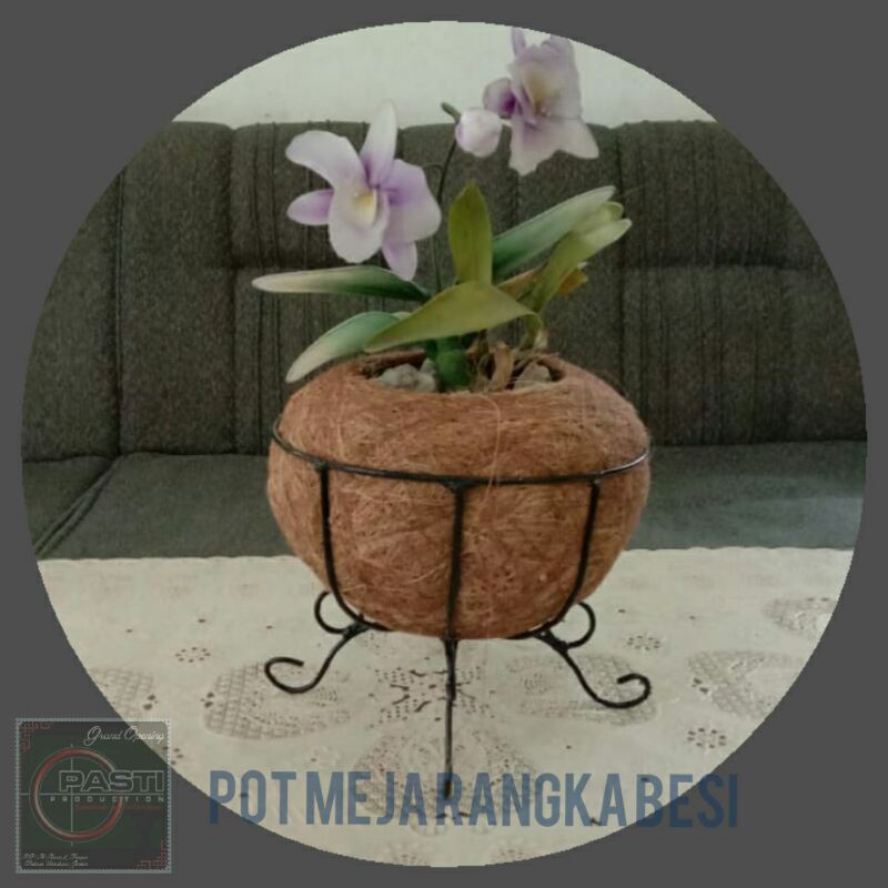 pot sabut kelapa"Meja rangka besi"