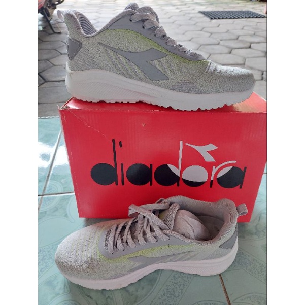 sepatu cewek olahraga merek diadora Ori 39