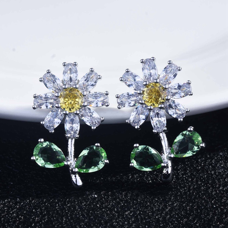 Exquisite Small Daisy Earring Sunflower Stud Earrings For Women Wedding Engagement Jewelry White Crystal Fashion Accessories