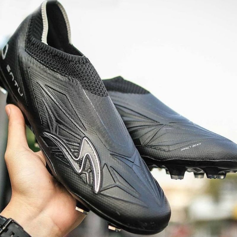 SPECS ACCELERATOR SATU ELITE FG BLACK/SILVER