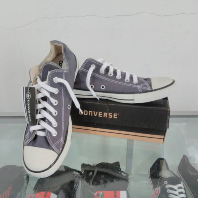Sepatu convers