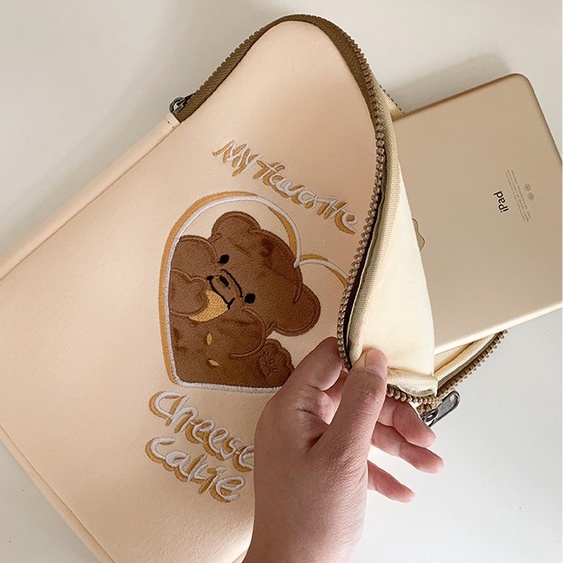 Sleeve Pouch Sarung Tas Bag Case Ipad Tab Tablet Macbook Air Pro Laptop Asus Acer Lenovo HP Huawei 11 12 13 14 15 inch Motif Gambar Bear Beruang Warna Cream Lucu Cute Murah Korean Model