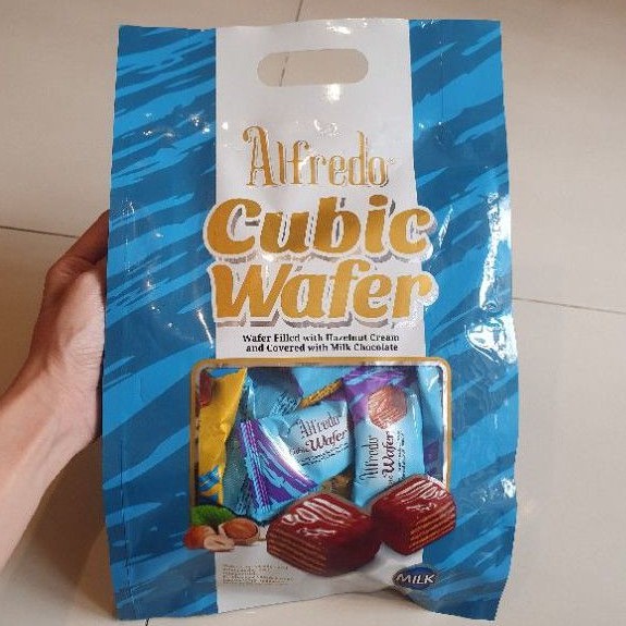 

Alfredo CUBIC WAFER biskuit Coklat MILK + Hazelnut cream IMPORT 270gr