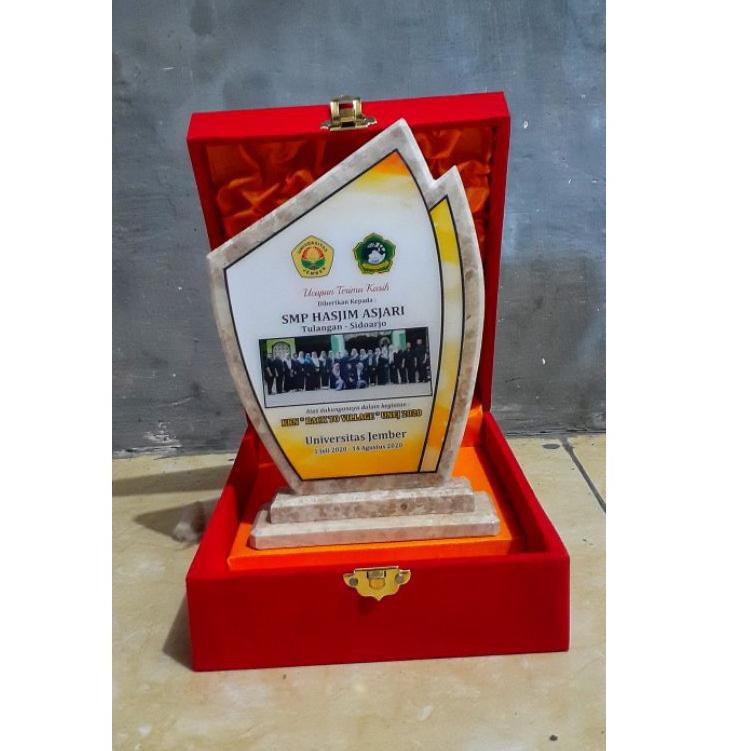（DIKIRIM DARI JAKARTA） Plakat Vandel Marmer Cinderamata Kenang Kenangan