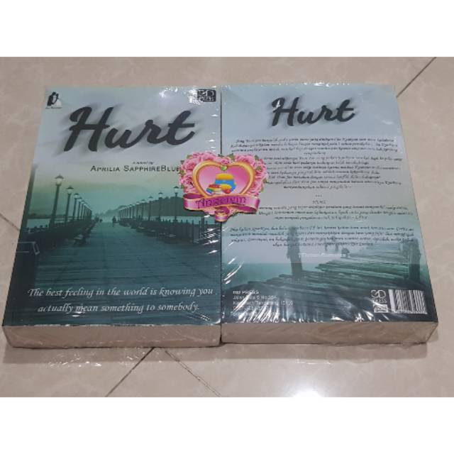 Buku Novel Hurt by Aprilia SapphireBlue