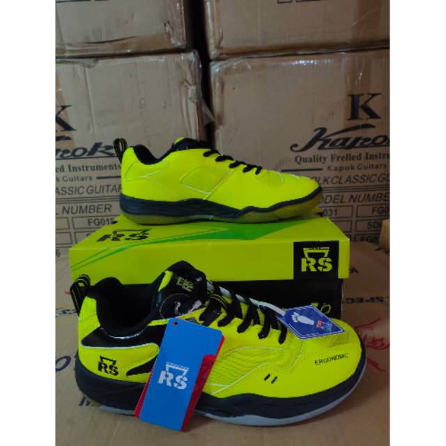 sepatu badminton RS super series 618 (only 37)
