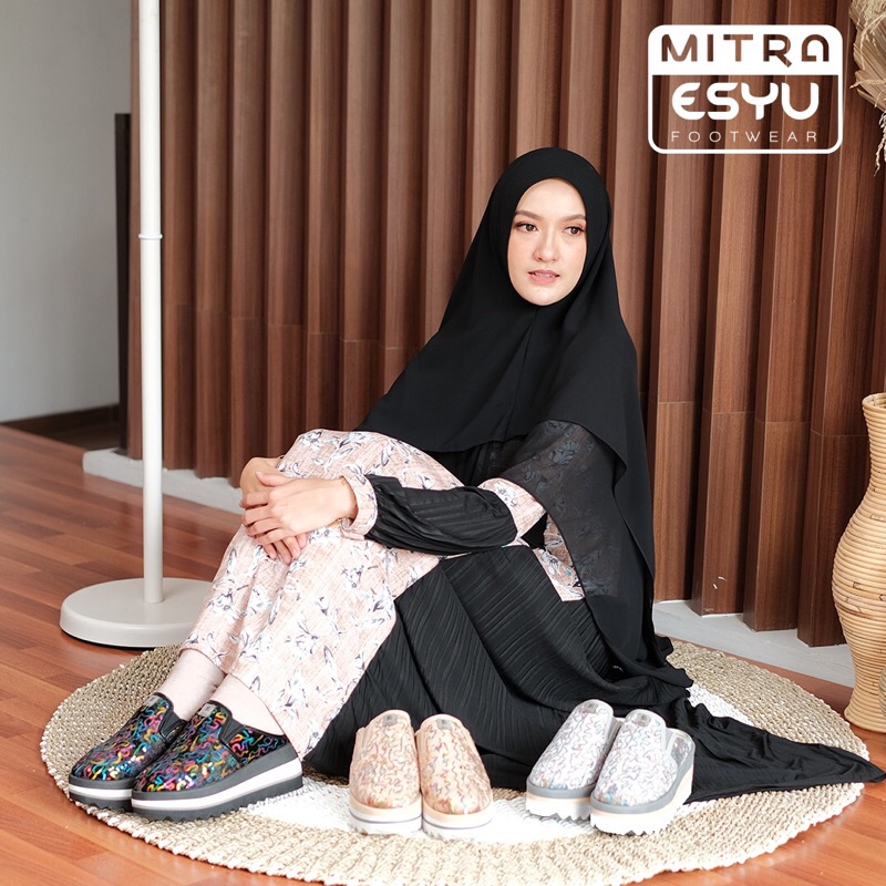 SEPATU SANDAL WEDGES WANITA BUSTONG | RAMACI SLIPPER SERIES | ESYU FOOTWEAR | Cocok untuk ootd dan a