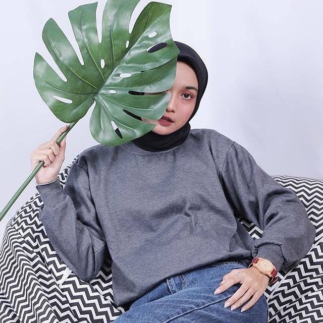 SWEATER_ID Basic Sweater Crewneck Abu Tua Polos Unisex