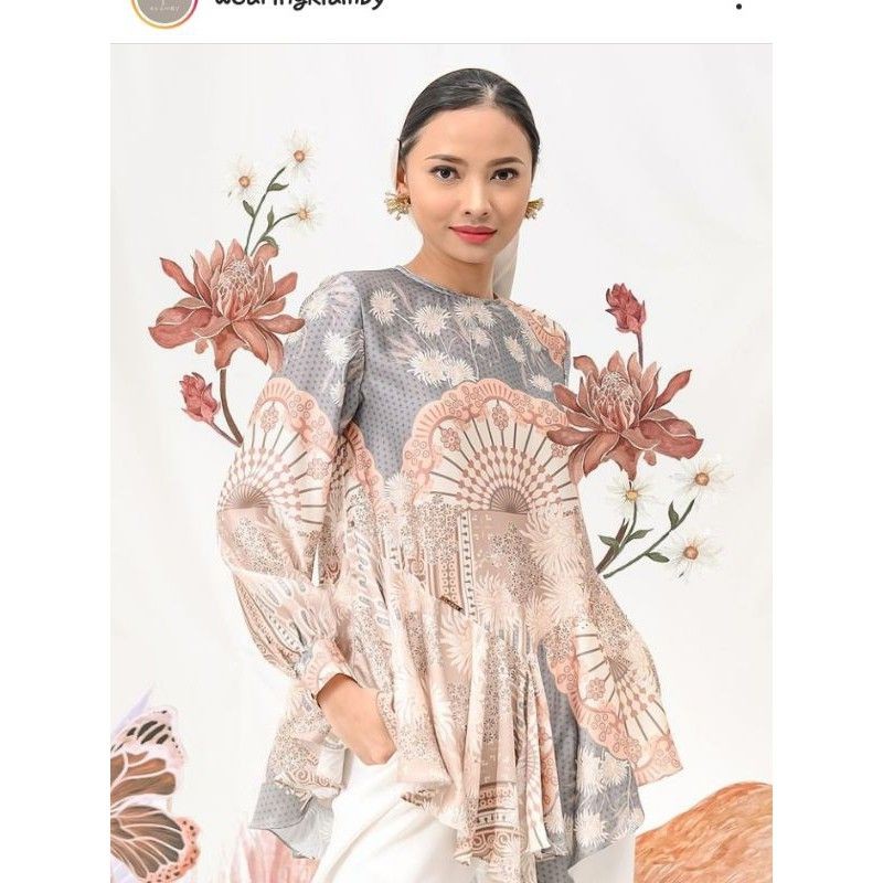 READY SIAP KIRIM Kyra Blouse Wearing klamby color powder blue M