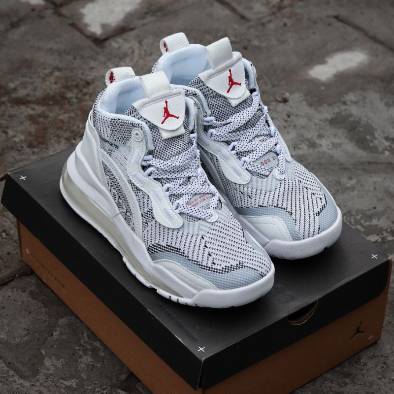 Nike airmax 720 aerospace butter oreo / Sepatu nike / Sepatu pria