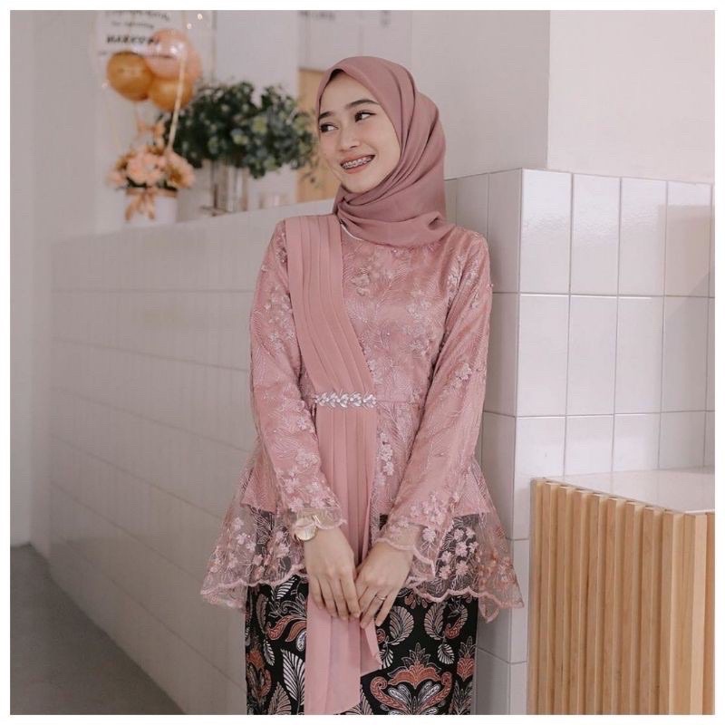 (REALPICT)ATASAN BLOUSE AMALIA SELENDANG MODERN ~ KEBAYA AURORA SELENDANG TILLE ~SETELAN KEBAYA MODERN SORAKEBAYA-ROSE GOLD