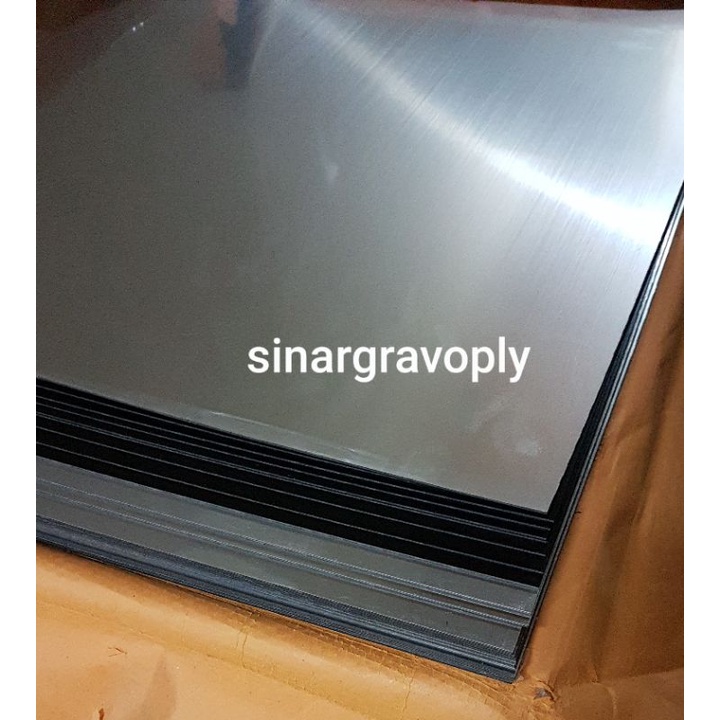 

gravoply silver teks hitam bahan gravir nametag dll 120x60cm tebal 1.5mll