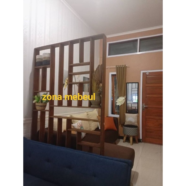 Rak Penyekat Ruang Tamu Tempel Dinding Kayu