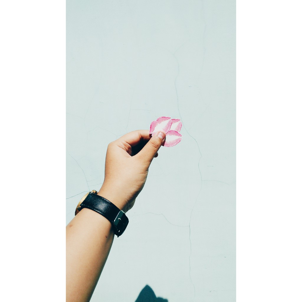 

STIKER TUMBLR VYNIL MOTIF LIPS KECIL