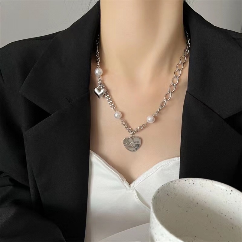 Kalung Rantai Klavikula Bentuk Hati Aksen Berlian Warna Pink Gaya Korea