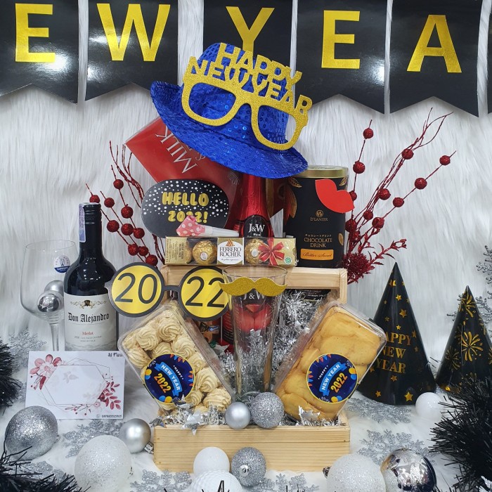 

Paket hampers tahun baru happy new year parcel kue kering hadiah 18 - Ganti wine...