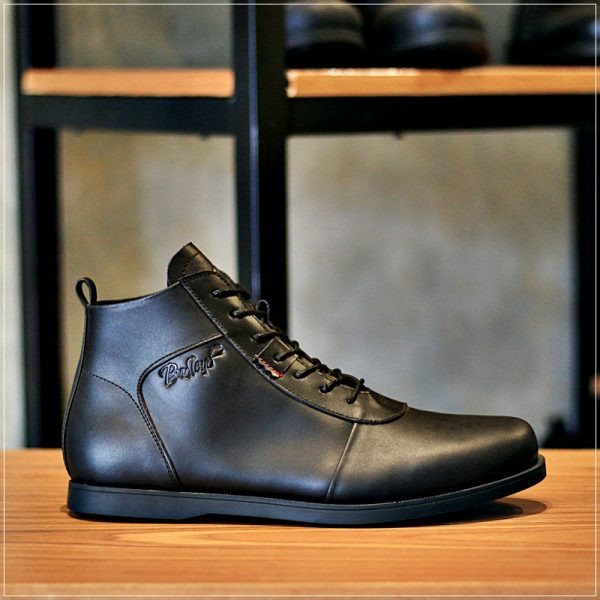 Sepatu pria / sepatu kulit pria / sepatu original / sepatu casual / sepatu sneakers branded