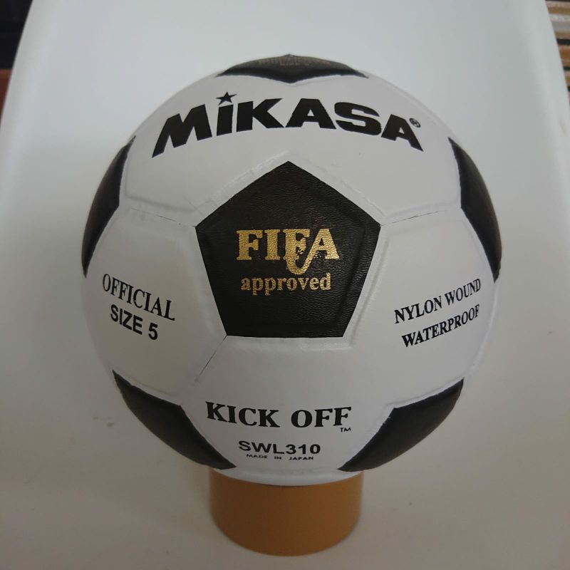 BOLA KAKI HITAM PUTIH MIKASA SIZE5