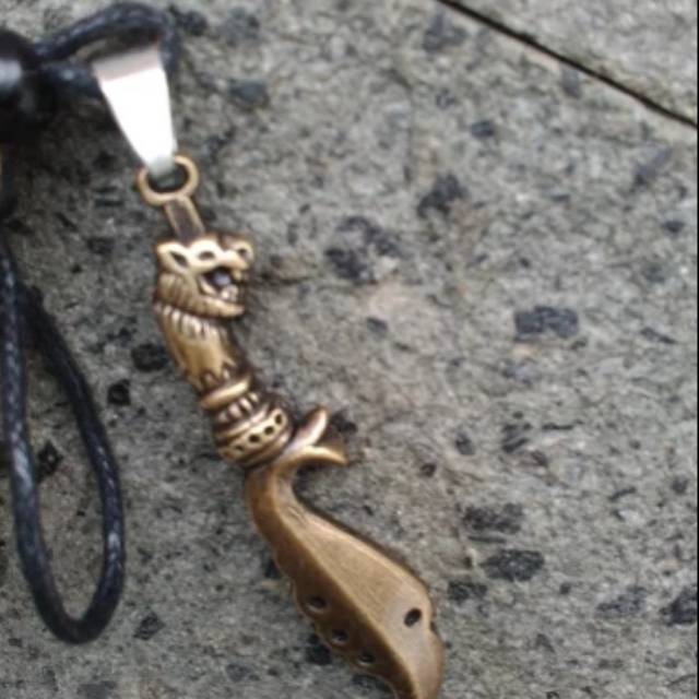 Kalung Kujang Kuningan