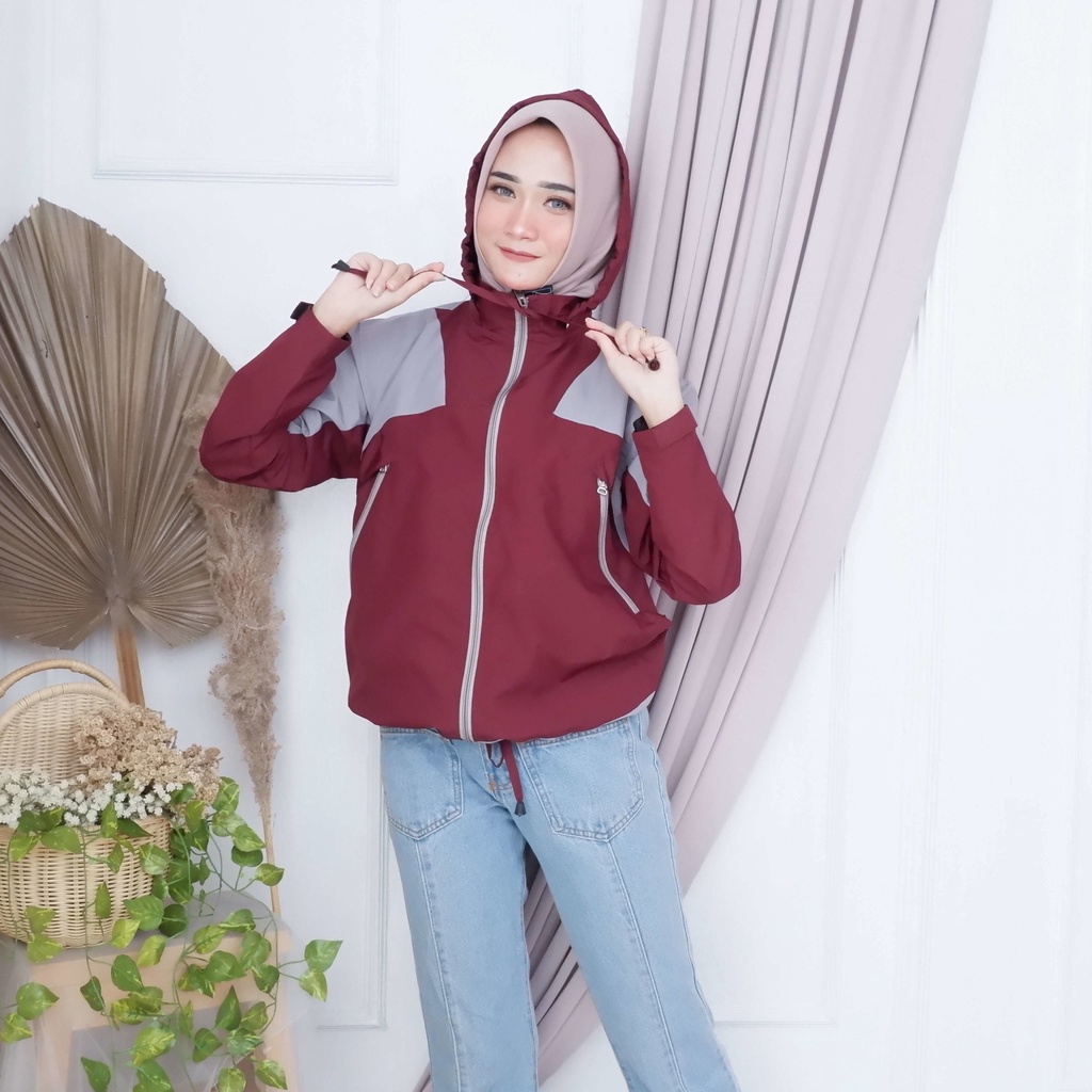 Justrue Jaket Gunung Wanita Waterproof Marun