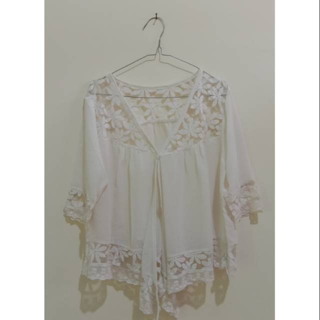 [PRELOVED] OUTER LACE WHITE /OUTER WANITA