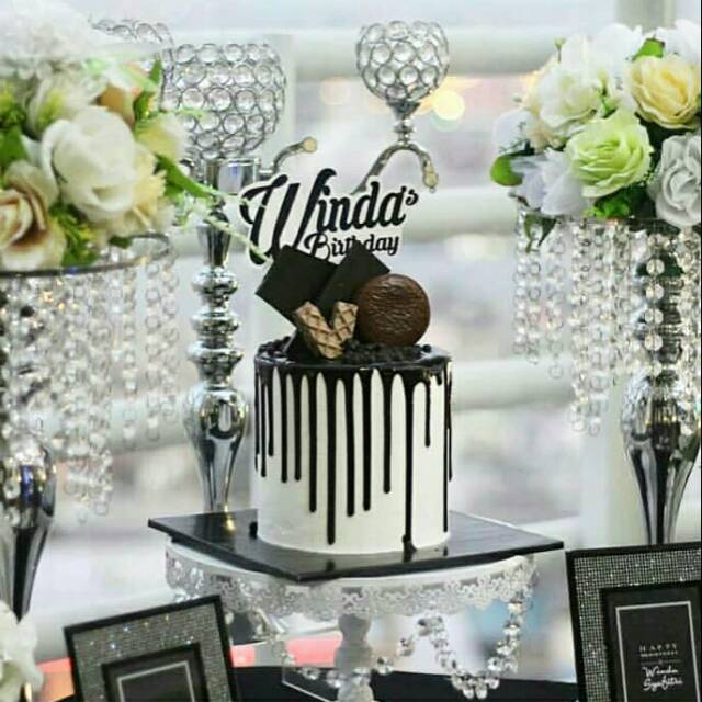 

Cake Ulang tahun , cake monochrome , cake medan
