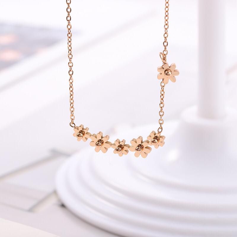 Kalung Bunga Daisy Titanium Anti Karatan