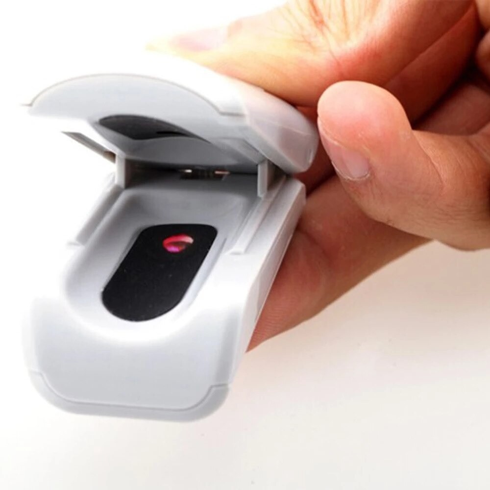 Alat Pengukur Detak Jantung Kadar Oksigen Fingertip Pulse Oximeter Xiaomi Yuwell White