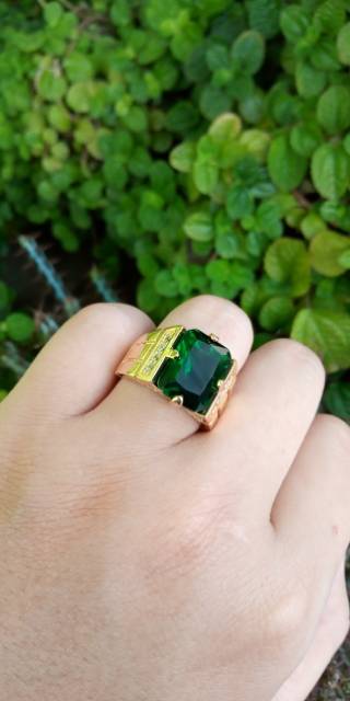 Cincin Pria Akik Hijau Zamrud Green Emerald Cutting Mewah Berkelas Ring Warna Gold