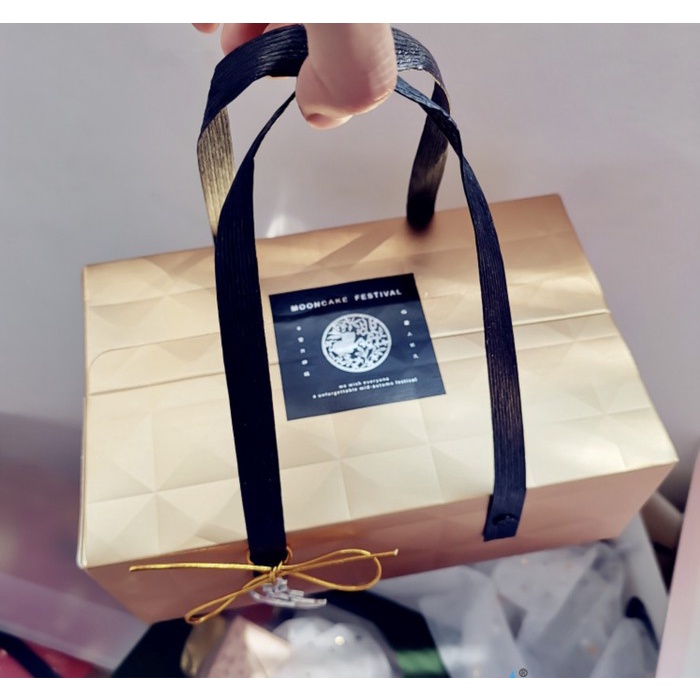 

BOX kado fancy gold , KOTAK hadiah , kotak serbaguana KOTAK ZAKKA