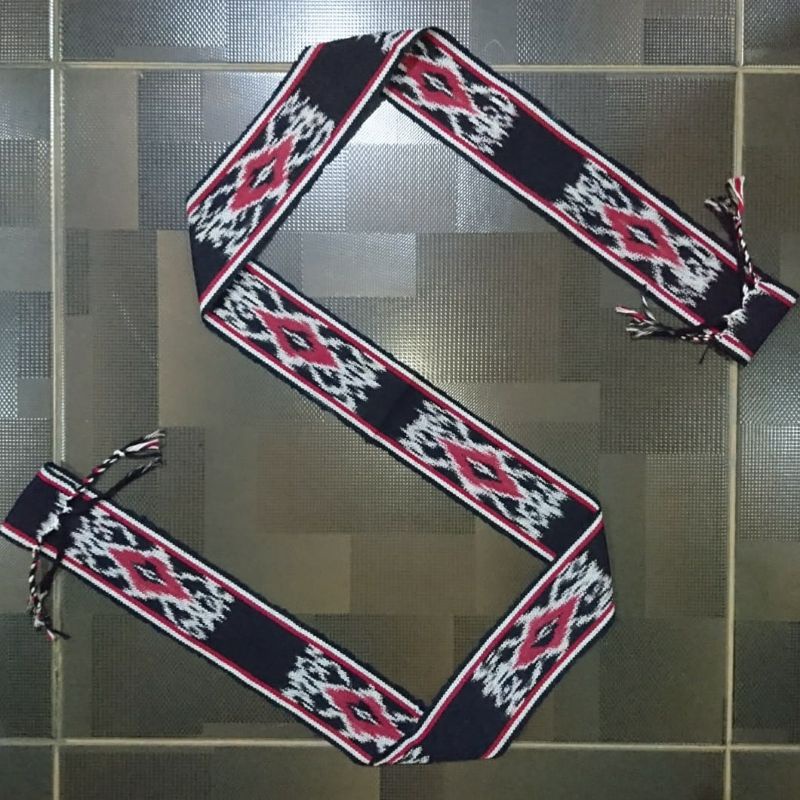 Tenun ikat kepala ethnic kalimantan