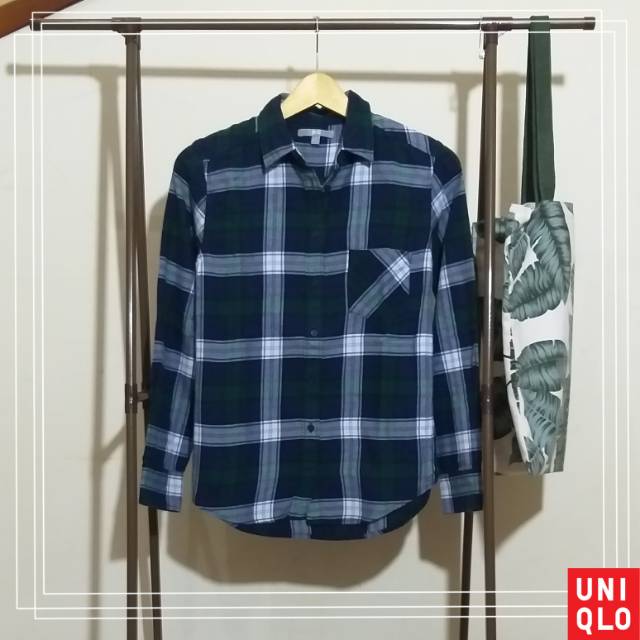 Preloved branded flannel Uniqlo kotak2 hijau navy
