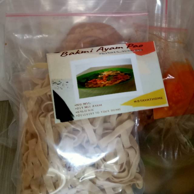 

Mie ayam pangsit