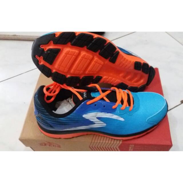 Sepatu running specs road king