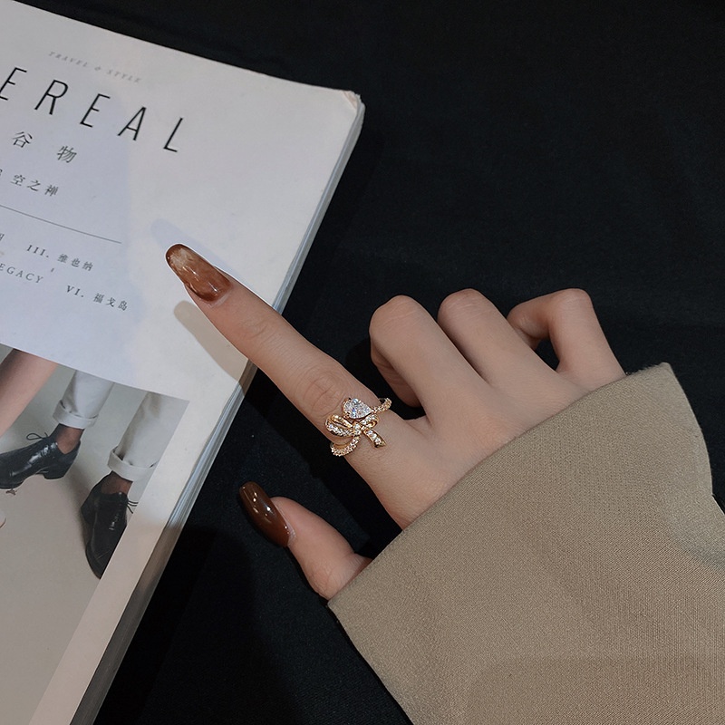 Cincin Model Terbuka Dapat Disesuaikan Desain Pita Aksen Berlian Untuk Wanita
