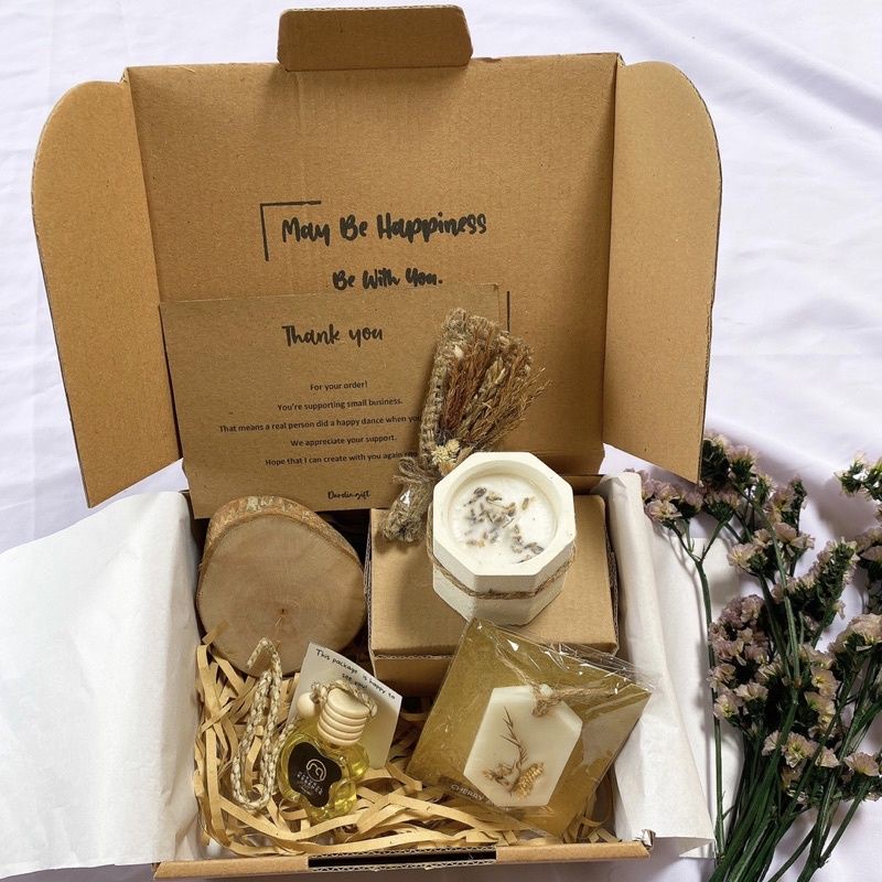

Hampers Scented Candle | Kado Ulang Tahun | Kado Wisuda Hampers Lebaran | Gift | Lilin Aromaterapi | Reed Diffuser | Kado nikah | Gift Box