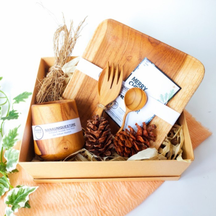 

Hampers Parcel Ulang Tahun Lebaran Idul Fitri Imlek Natal Cny