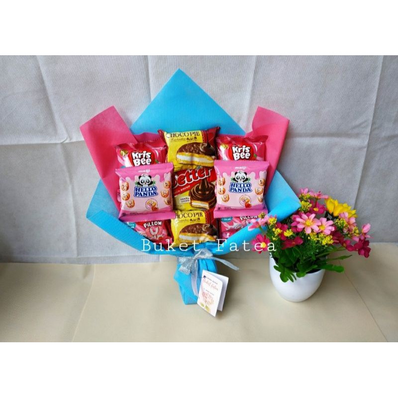 

Buket B8 23k murah meriah Bucket snack murah / buket jajan / buket fatea / buket wisuda