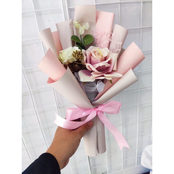 BUKET BUNGA WISUDA / WEDDING SIMPEL UKURAN 27CM