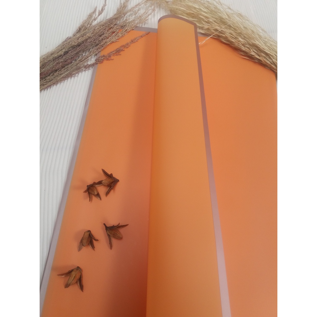 

Kertas Cellophane gold line / kertas buket / bahan buket / wrapping paper (orange)