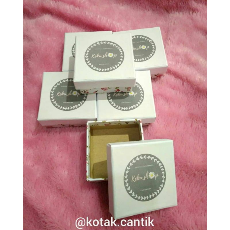 

kotak 10x10x3 cm tanpa lapisan dalam/gift box