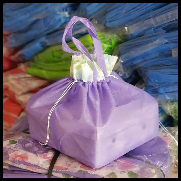 

Tas Kain Serut Goodie Bag Hajatan Dus Berkat Ukuran 18 X 18 Isi 12 Pc Garansi Resmi