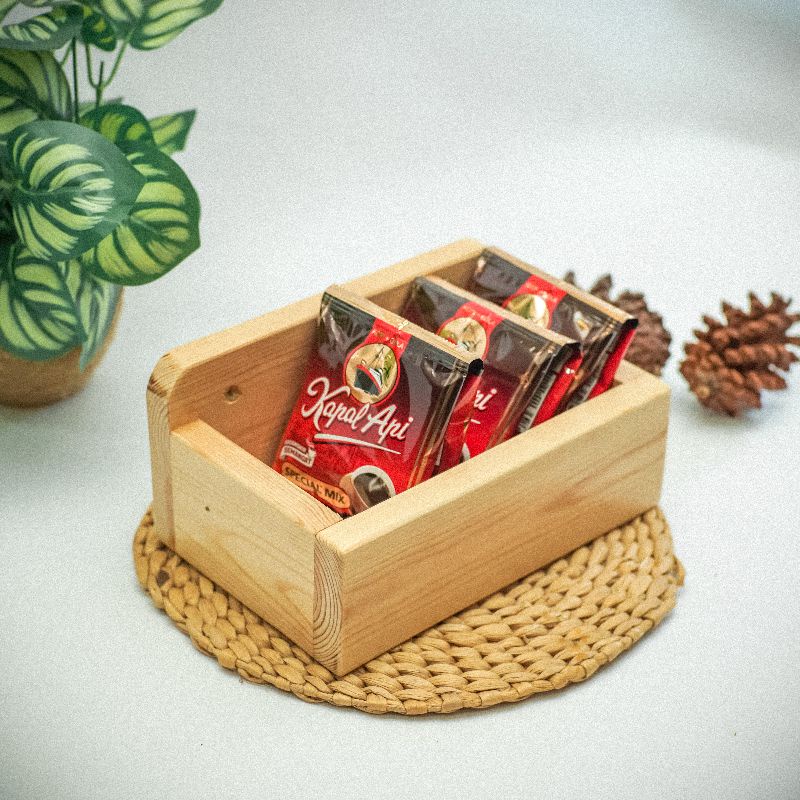 Rak kayu tempat kopi sachet minimalis Indonesia