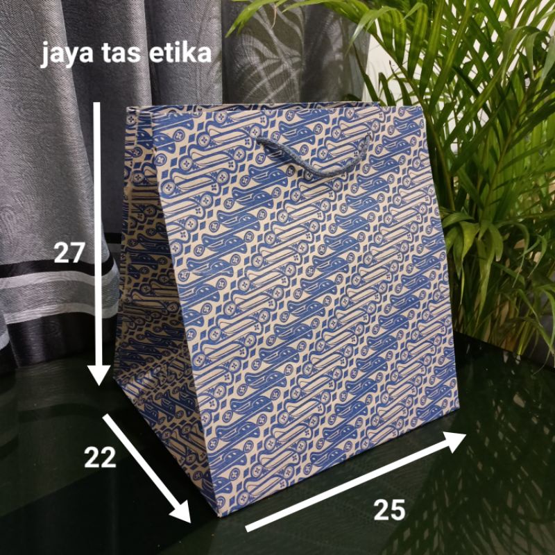

(1 lusin =12 psc)paperbag dus nasi 22/ tumpeng mini