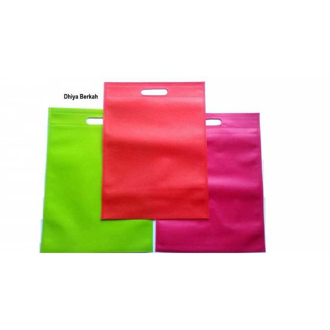 

Februari Maniss 30 X 40 Goodie Bag / Spunbond / Tas Oval Kode 155
