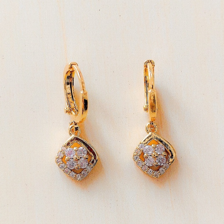 Anting Wanita Oval Drop Zirconia Gold Xuping