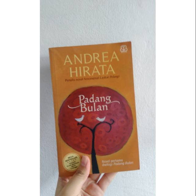 Buku Padang Bulan Karya Andrea Hirata